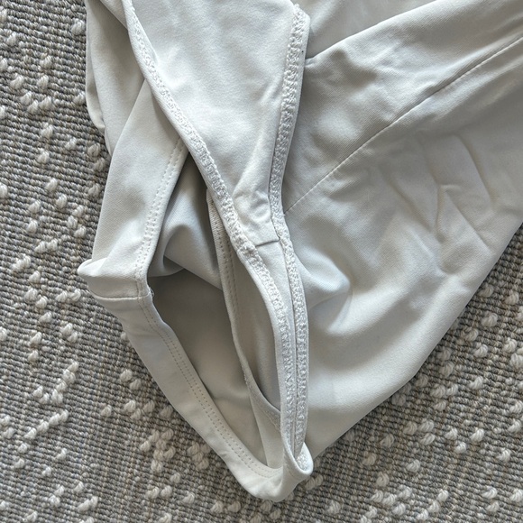 Babaton Off-White Top - Picture 3 of 4